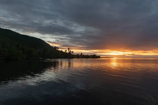 Fransız Polinezyası Peyzaj Moorea Adası Harika Gün Batımı — Stok fotoğraf