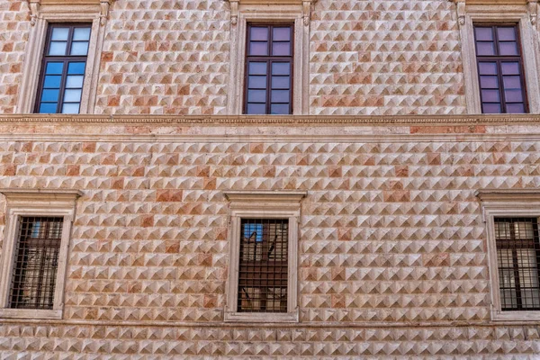 Ferrare Diamant Palais Pyramide Vue Façade — Photo