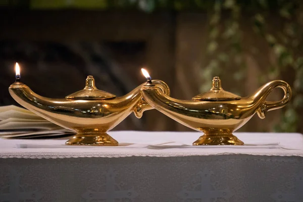 Skutečné zlaté aladdin lampa — Stock fotografie