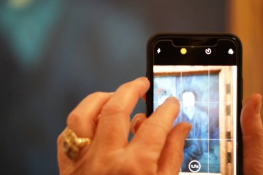 Paris, Fransa - 5 Ekim 2018 - Fuar, Pablo Picasso tam turist, maviden pembe dönemle Orsay Müzesi'nde