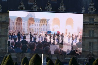 Paris, Fransa - 5 Ekim 2018 - Paris kutluyor Charles Aznavour cenaze töreninde Invalides tarihi yer, citiziens erişebiliriz dış alanından