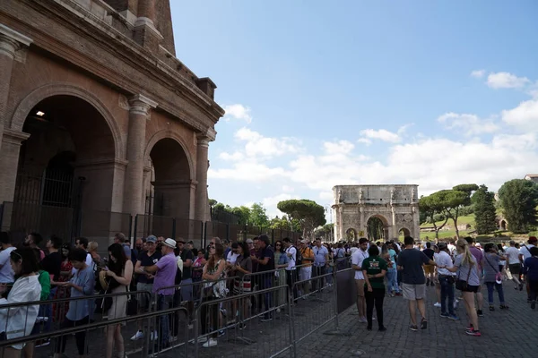 Řím Itálie Červen 2018 Turisté Obrázky Selfie Colosseo Smartphone — Stock fotografie