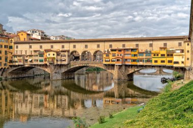 Ponte vecchio köprü Floransa yansıma görünümü manzara panorama