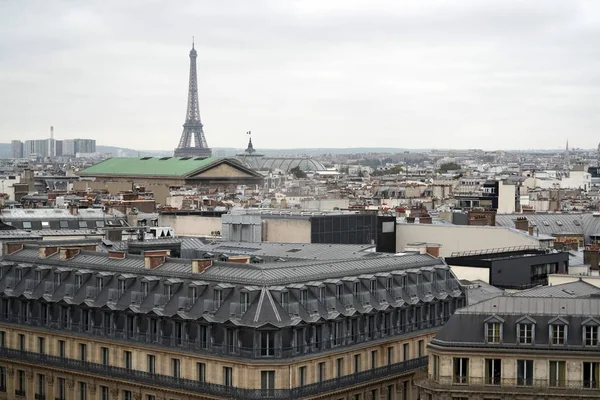 Pariser Dachschornstein Und Stadtansichten — Stockfoto