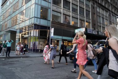 Önemli ticari kavşak, turizm, eğlence merkezi ve bulunduğu Midtown Manhattan'ın New York, ABD - 25 Mayıs 2018 - Times Square olduğunu