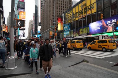 Önemli ticari kavşak, turizm, eğlence merkezi ve bulunduğu Midtown Manhattan'ın New York, ABD - 25 Mayıs 2018 - Times Square olduğunu