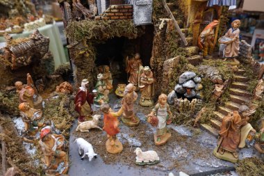 Xmas ağacı süs eşyaları ve dekorasyonlar, geleneksel semt pazarı