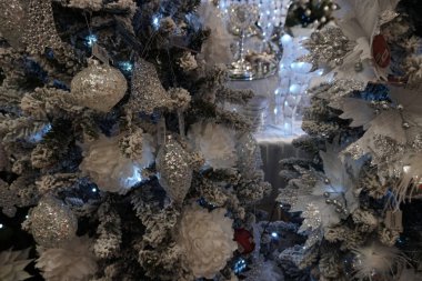 Xmas ağacı süs eşyaları ve dekorasyonlar, geleneksel semt pazarı