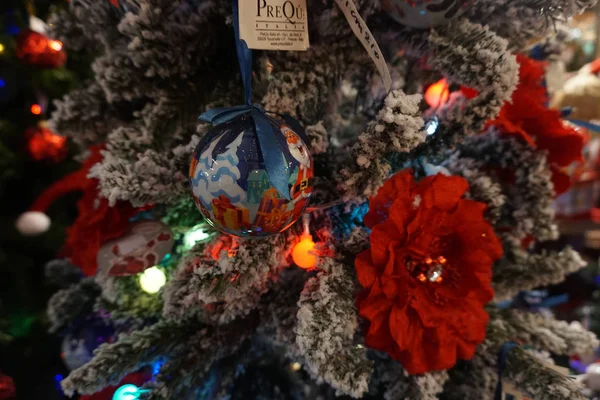 Ornamenti Decorazioni Dell Albero Natale Tradizionale Mercato Strada — Foto Stock
