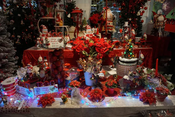 Kerstboom Ornamenten Decoraties Traditionele Straatmarkt — Stockfoto