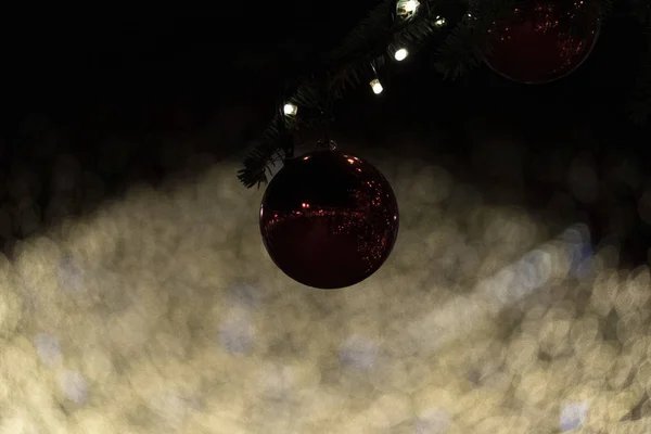 Gatan julgransdekorationer och lampor — Stockfoto