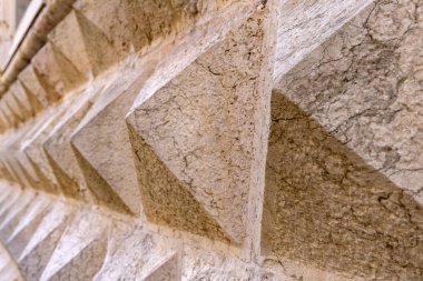 Ferrara elmas Sarayı piramit cephe görünümü