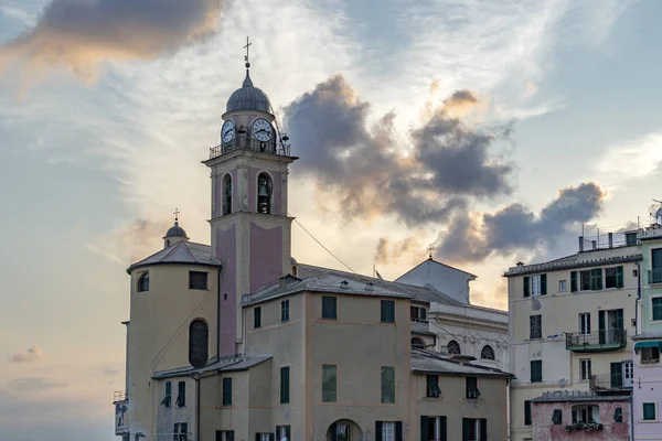 Zonsondergang Van Het Pittoreske Vissersdorp Kerk Van Camogli Ligurië Italië — Stockfoto