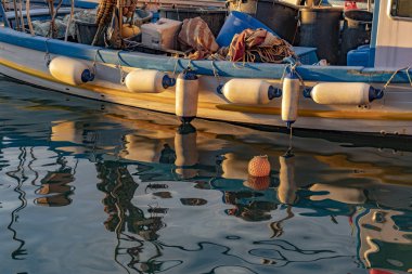 Camogli yansıması liman su deniz pitoresk balıkçı köyü evleri