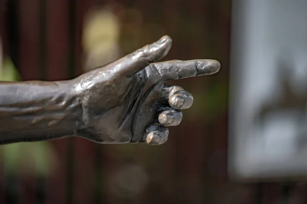 Linker Zeigefinger Zeigt Auf Kupfer — Stockfoto