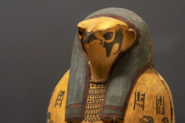 Horus Wood Egyptian God Dead Religion Symbol Statue Isolated — Stock Photo, Image