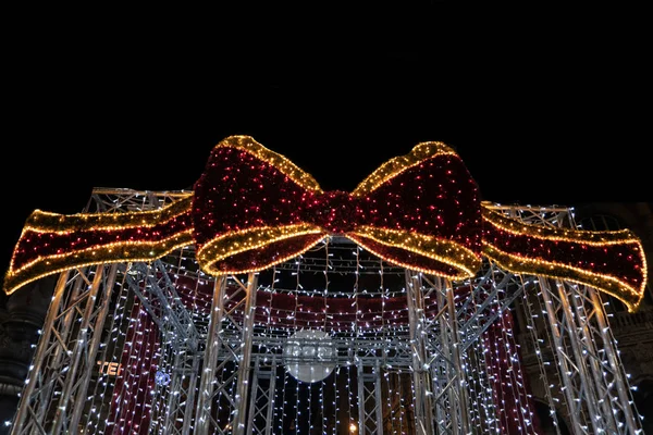 Strada Decorazioni Albero Natale Luci Palle Natale — Foto Stock