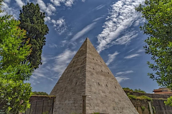 Cestiuspyramiden Rom Solig Dag — Stockfoto