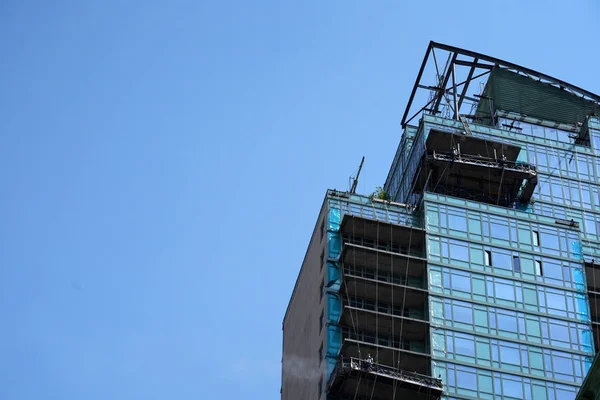 Нью-Йоркский небоскреб в стадии восстановления — стоковое фото