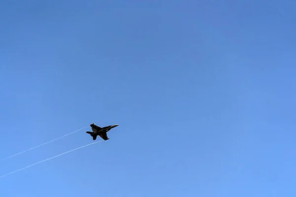 F16 Летящий Флоридском Небе — стоковое фото