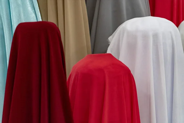 Tkaniny Sprzedaż Wygląda Burki Różne Kolory — Zdjęcie stockowe