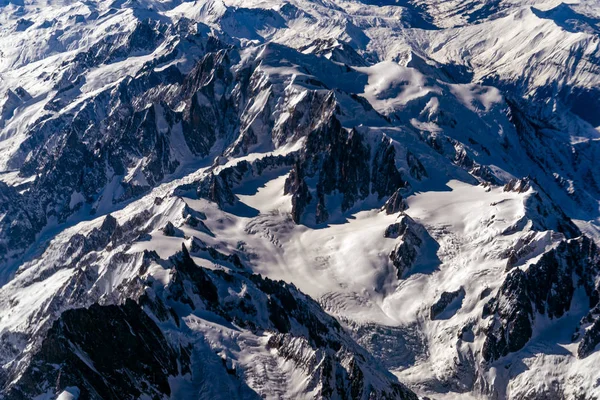 Вид на Альпы с самолета — стоковое фото