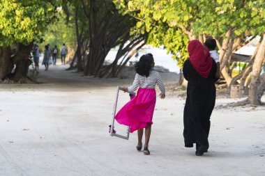 Guraidhoo, Maldivler - Mart, 4 2017 - genç kız doğum günü