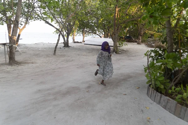 GURAIDHOO, MALDIVES - 4 MARZO 2017 - giorno del compleanno di una ragazza — Foto Stock
