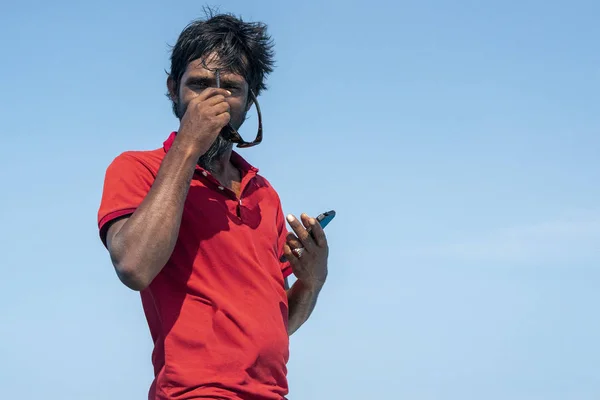 Glücklicher junger maledivischer Mann — Stockfoto
