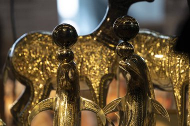 Altın Yunus heykeli