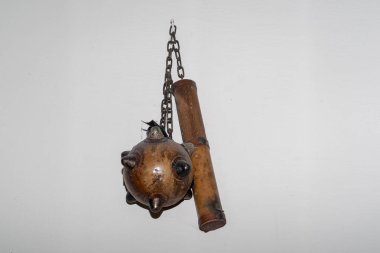 Ortaçağ sopa üzerinde beyaz izole