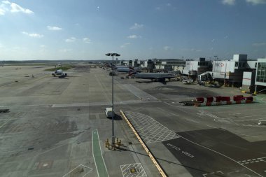 London, Büyük Britanya - 24 Mart 2019 - Gatwick Havalimanı işletmeciliğinde 