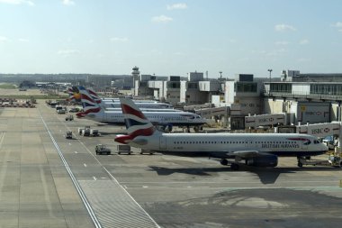 London, Büyük Britanya - 24 Mart 2019 - Gatwick Havalimanı işletmeciliğinde 