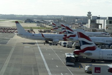 London, Büyük Britanya - 24 Mart 2019 - Gatwick Havalimanı işletmeciliğinde 