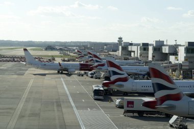 London, Büyük Britanya - 24 Mart 2019 - Gatwick Havalimanı işletmeciliğinde 