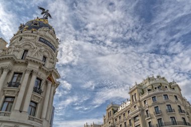 Madrid Ispanya sokak üzerinden ünlü Gran Buiding