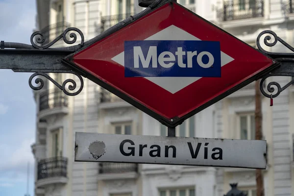 Madrid işareti üzerinden Metro Gran — Stok fotoğraf