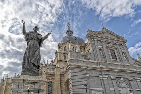 John Paul tweede paus standbeeld Madrid — Stockfoto