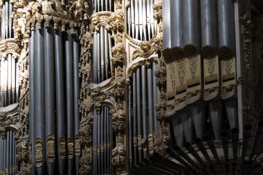 eski kilise organ boru detay