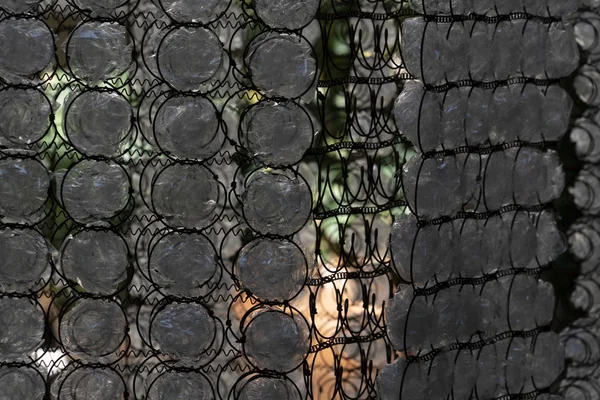 Veel plastic fles op grid — Stockfoto