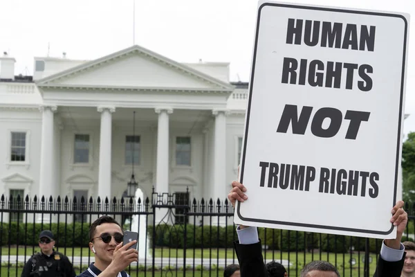 WASHINGTON DC, Estados Unidos - 26 de abril de 2019 - Manifestación contra Trump en la Casa Blanca —  Fotos de Stock