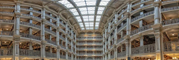 Baltimore Peabody biblioteca pública vista enorme — Foto de Stock