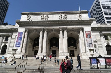 New York, Abd - 6 Mayıs 2019 - 5th Avenue insanlarla dolu