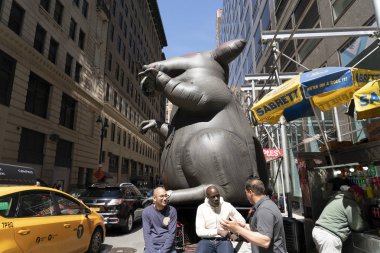 New York, Abd - 6 Mayıs 2019 - 5th Avenue insanlarla dolu