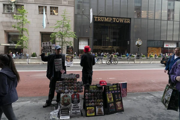 New York-USA-maj 5 2019-demonstration utanför Trump Tower — Stockfoto