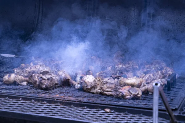 Wiele grillowanych kurcząt grilla — Zdjęcie stockowe