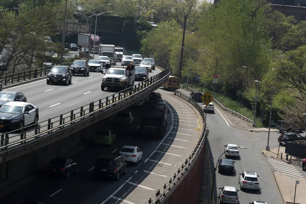 НЬЮ-ЙОРК, США - 5 мая 2019 года - пробки на улицах городов — стоковое фото
