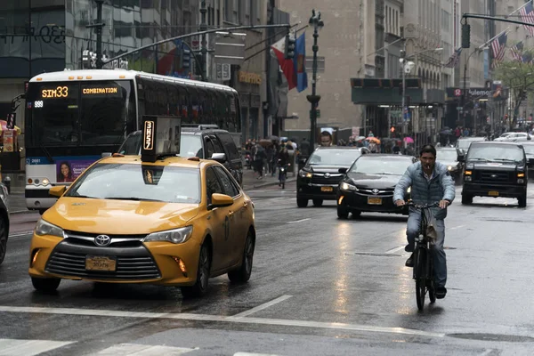 New York, Abd - 5 Mayıs 2019 - Şehir sokakları trafik sıkışıklığı