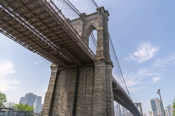 Puente de Brooklyn en día soleado — Foto de Stock