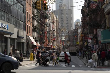 New York, Abd - 4 Mayıs 2019 - Chinatown sokak pazarları ve dükkanlar